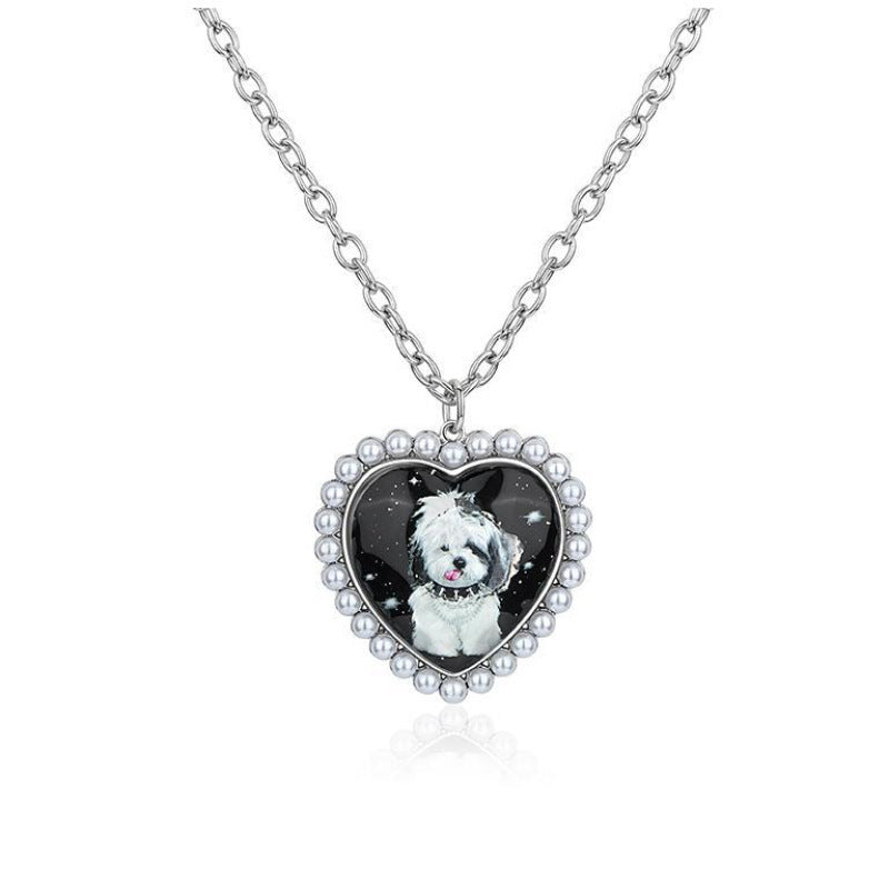 A Niche Design-forward Metal Pendant Necklace Featuring A Large Heart